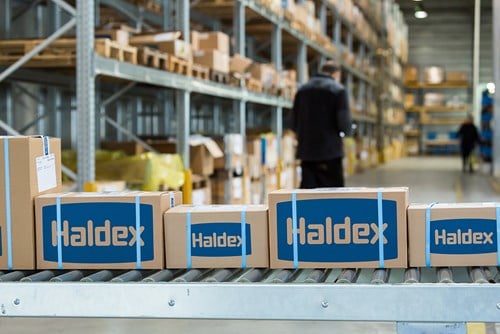 Haldex-branded boxes move along a conveyor belt i, ready for shipment